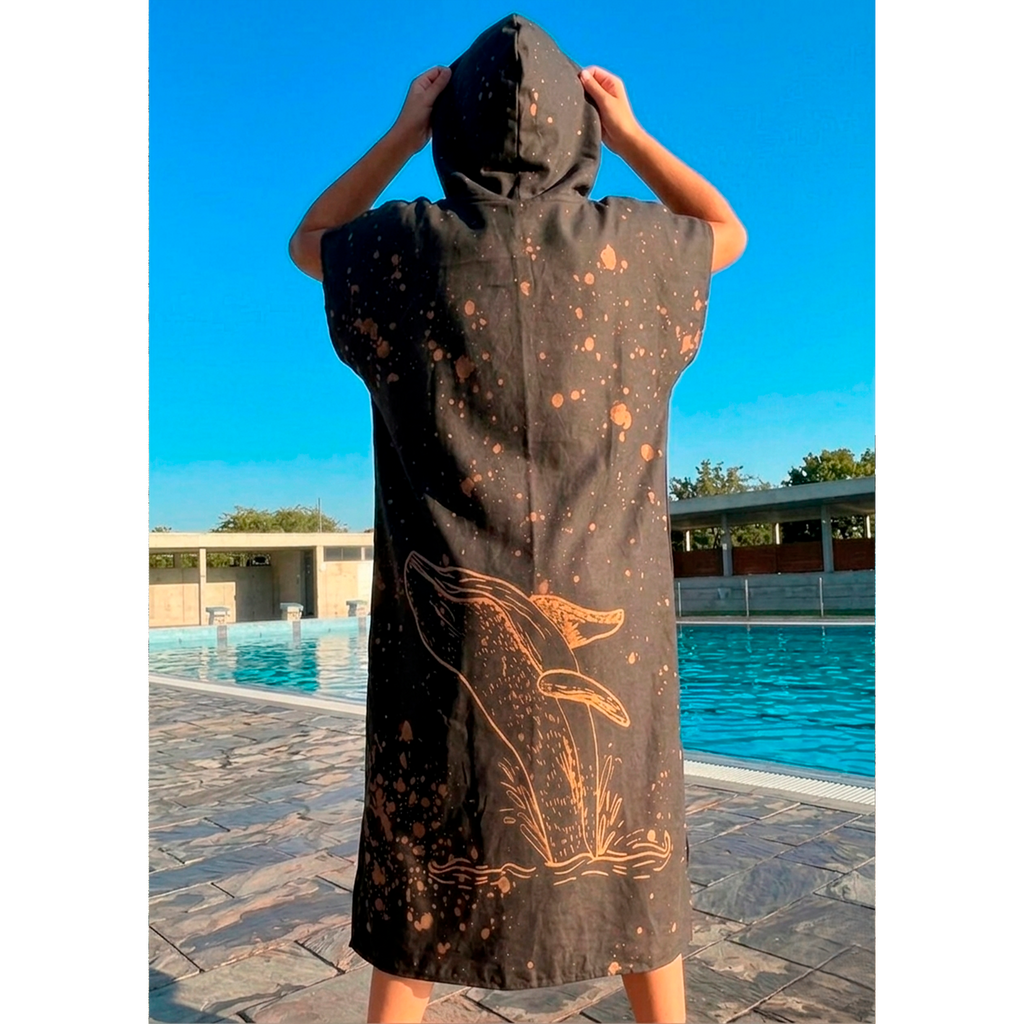 PONCHO - TOALLA DE MICROFIBRA ECOLÓGICA - BALLENA