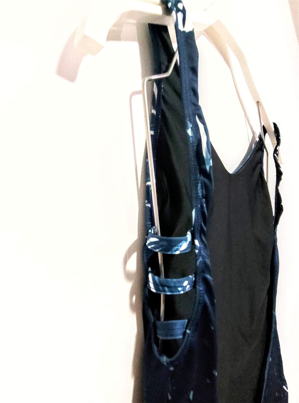 VESTIDO DE BAÑO DESTELLOS DE HOJAS