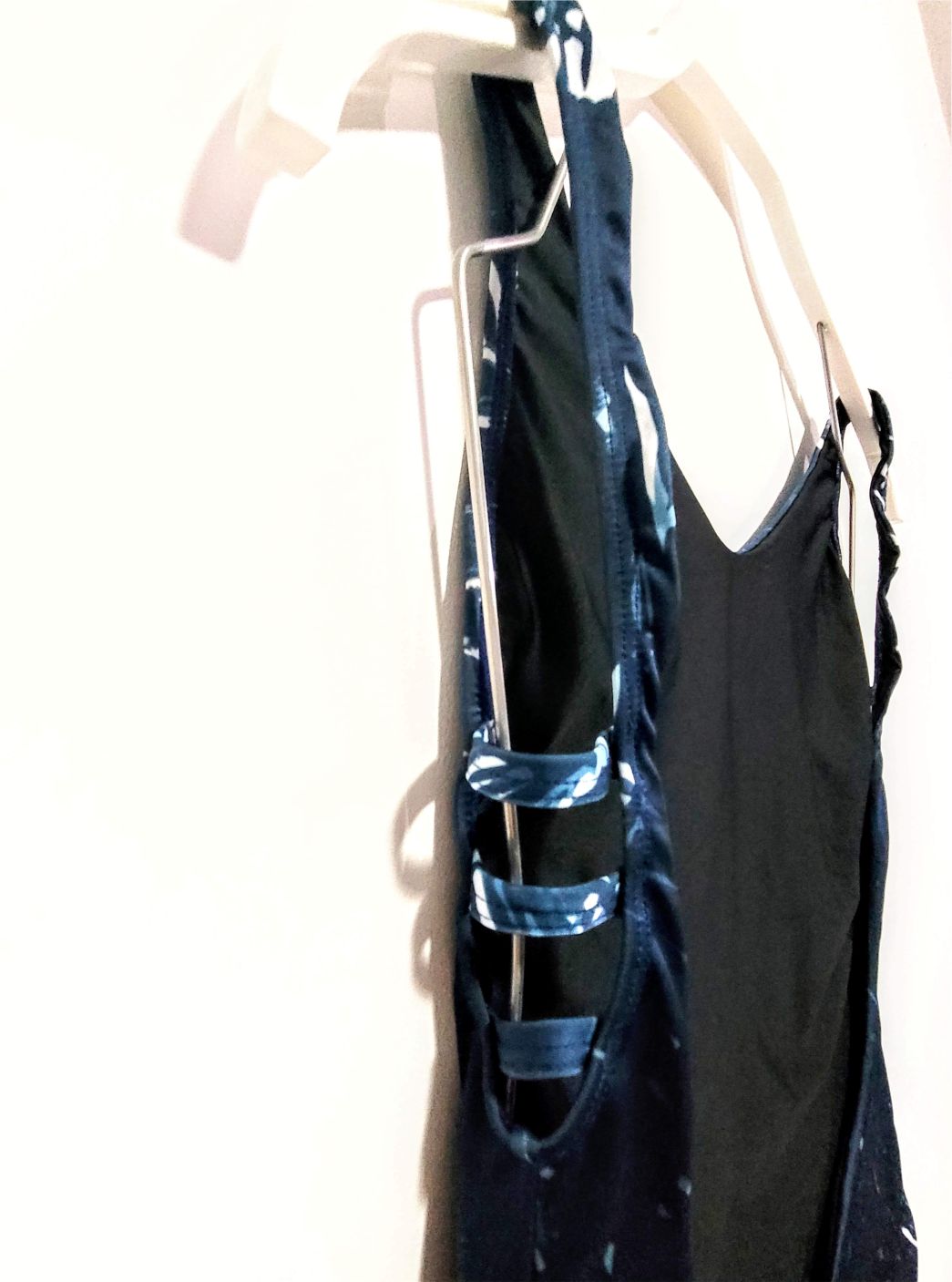 VESTIDO DE BAÑO DESTELLOS DE HOJAS